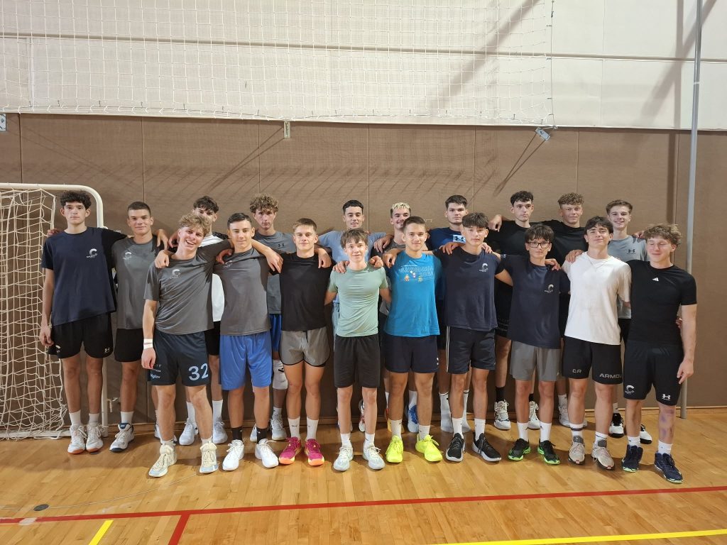 Kadeti in mladinci Calcit Volleyja že pridno trenirajo