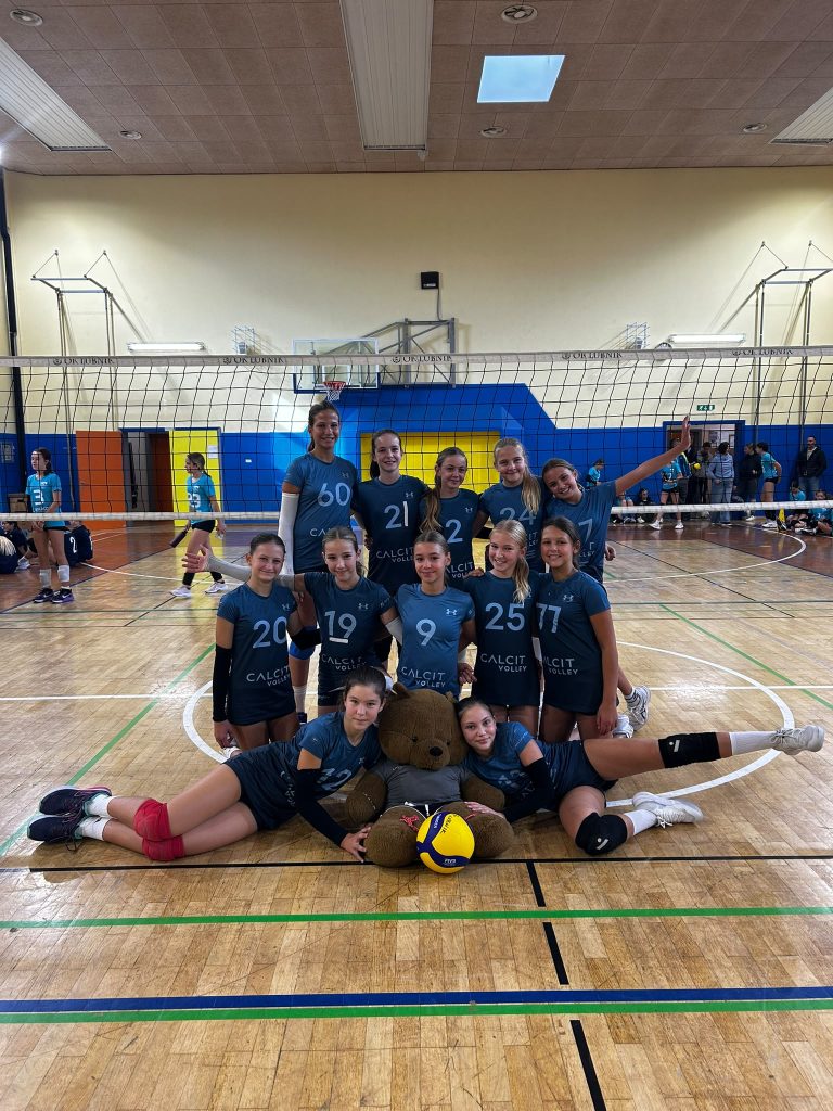 Deklice Calcit Volleyja nadaljujejo zmagovito, dečki do nove zmage